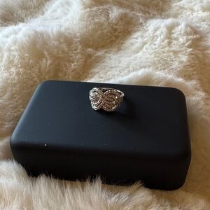 Elegant Silver Tone Women's Ring